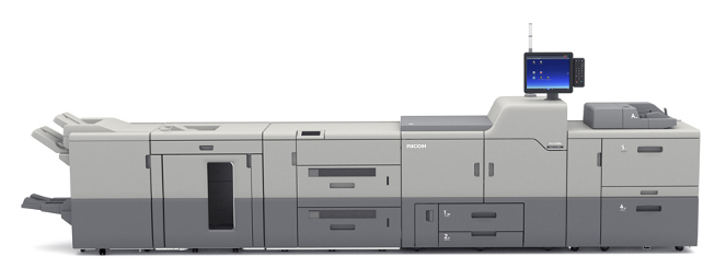 華虹廣告第二代接班人曾建華，對於Pro C7200輸出效果堪比傳統平面印刷的能力，給予高度肯定。